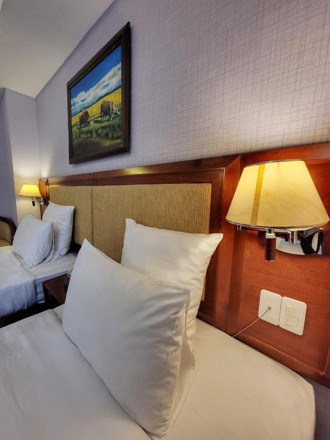 Aristo Saigon Hotel Ho Chi Minh-stad Buitenkant foto
